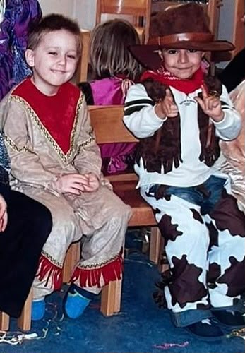 Eren Jonuzi und Dino Sejdinovic als Kinder im Kindergarten, 2005